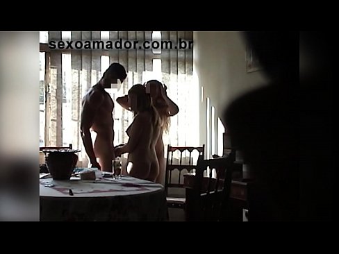 ❤️ Seks arkadaşlar dev bir adam ve onunla bir üçlü davet ️❌ Porno bizde
